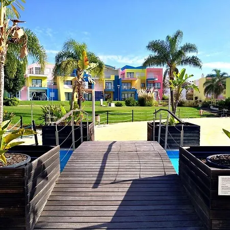 Marina De Orada - 2-bed With Huge Pool Apartment